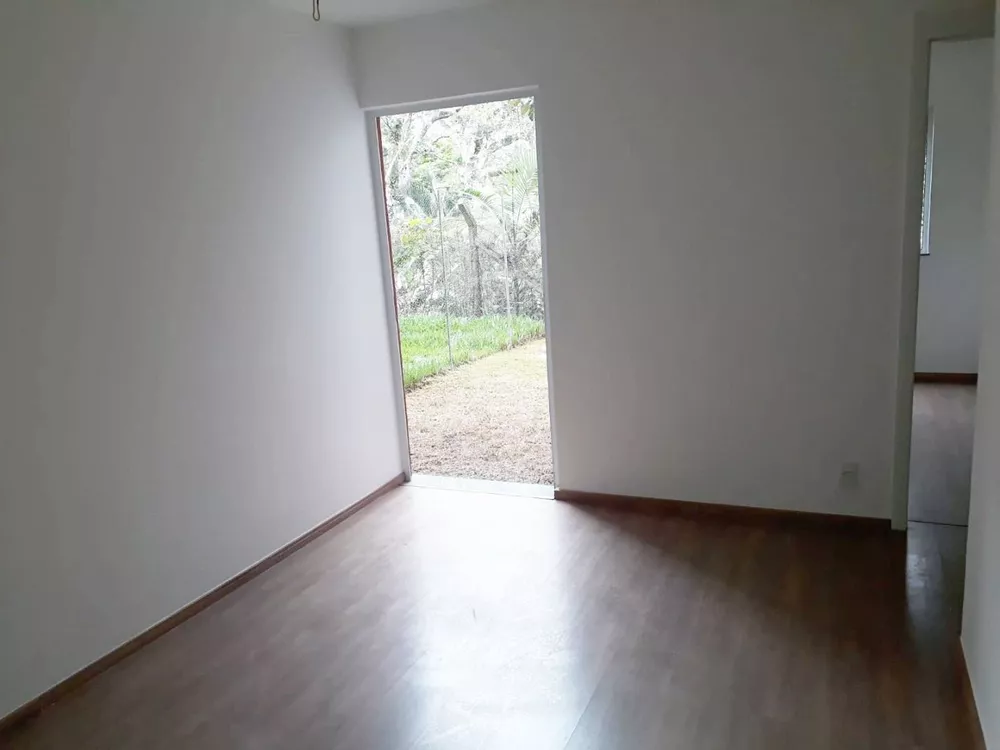 Apartamento à venda com 2 quartos, 62m² - Foto 4