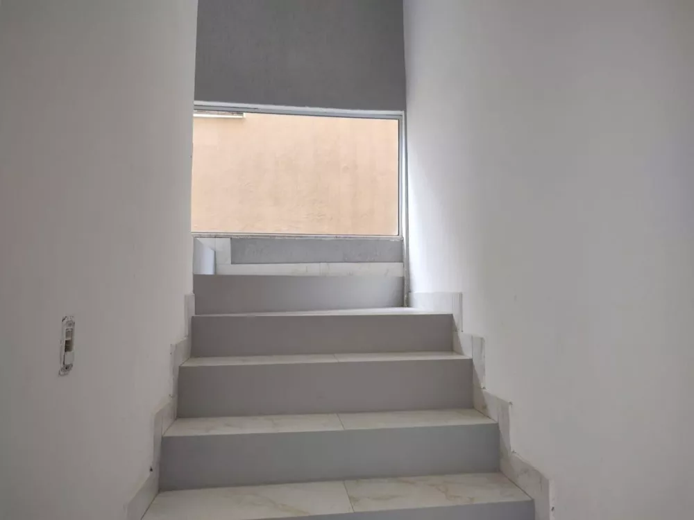 Casa à venda com 4 quartos, 200m² - Foto 3