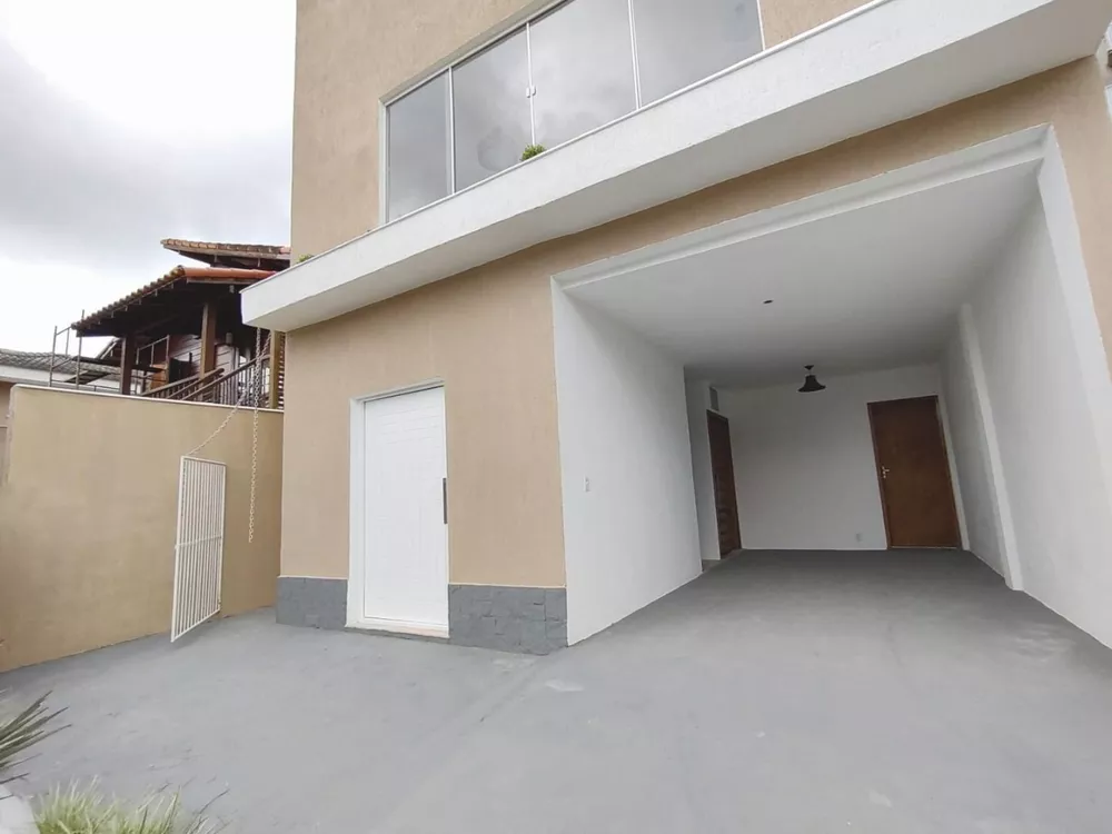 Casa à venda com 4 quartos, 200m² - Foto 2