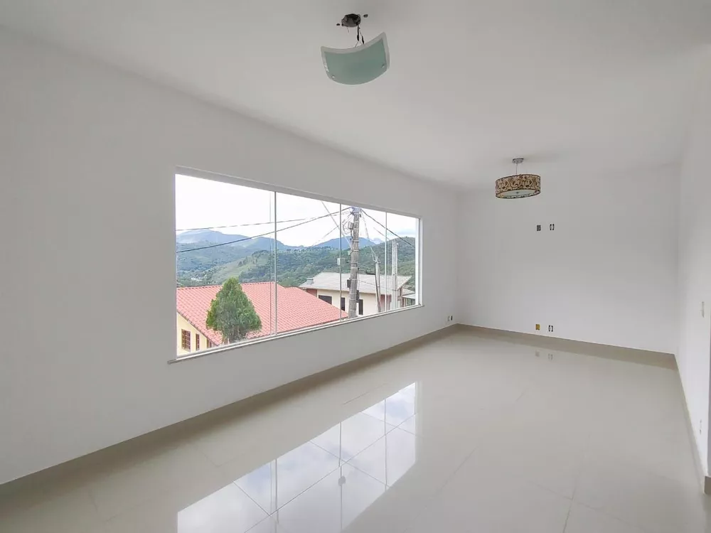 Casa à venda com 4 quartos, 200m² - Foto 5