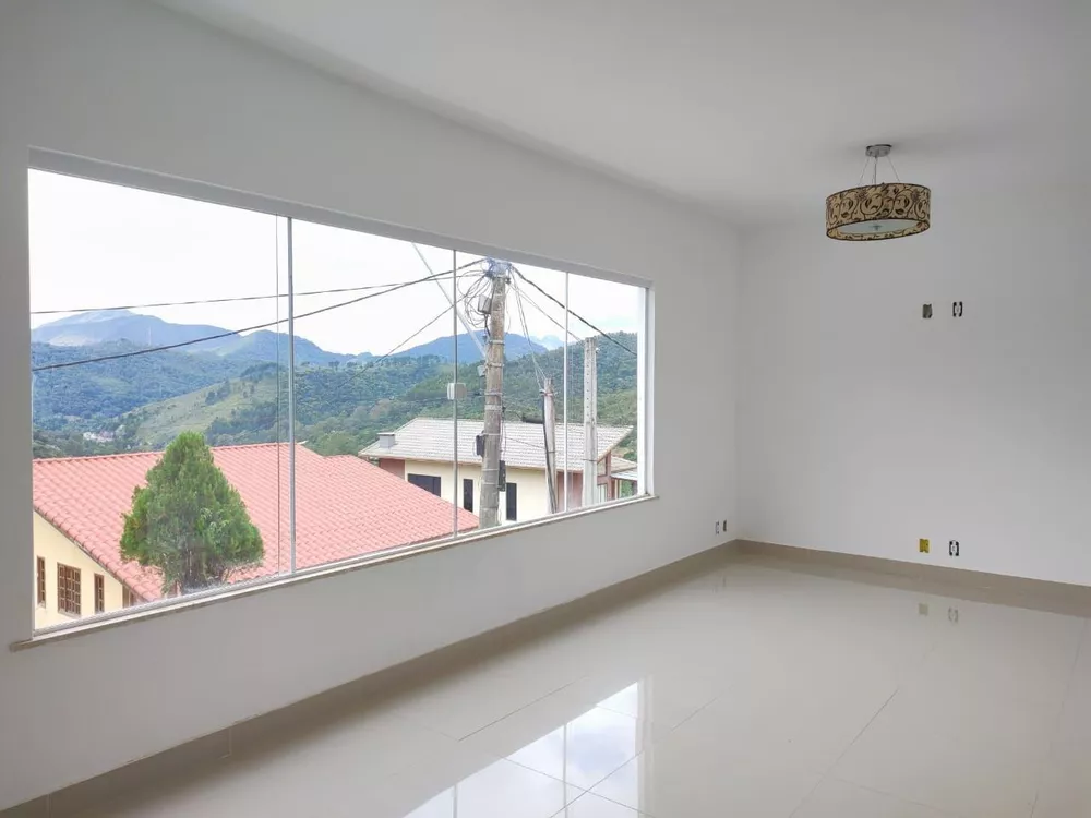 Casa à venda com 4 quartos, 200m² - Foto 4