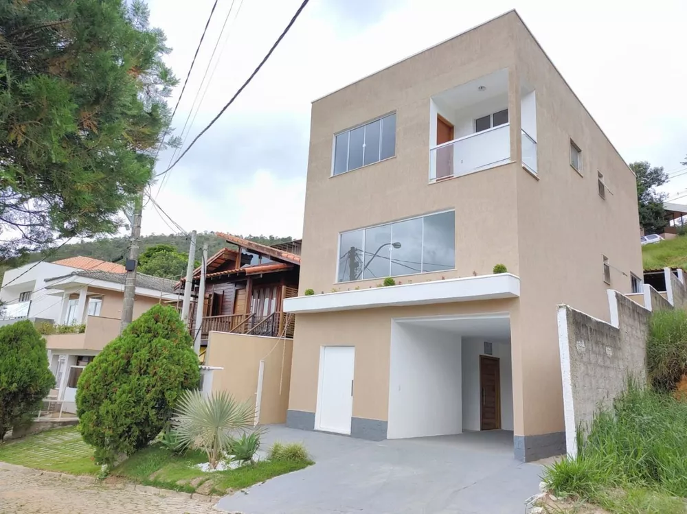 Casa à venda com 4 quartos, 200m² - Foto 1