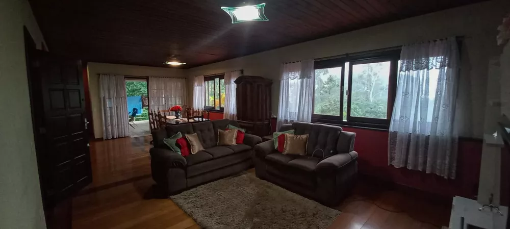 Casa à venda com 4 quartos, 1948m² - Foto 3