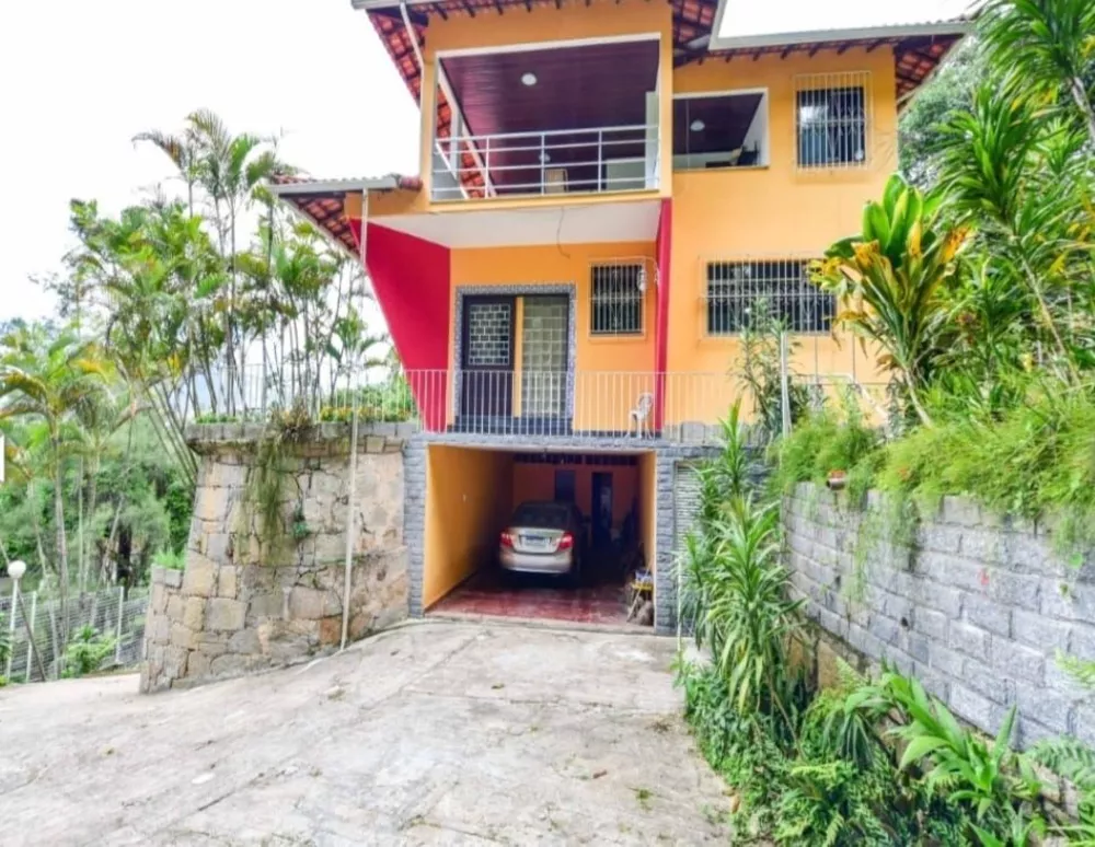 Casa à venda com 4 quartos, 1948m² - Foto 1