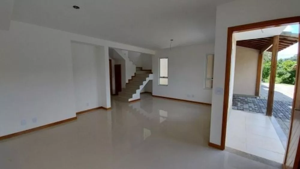 Casa à venda com 4 quartos, 130m² - Foto 2