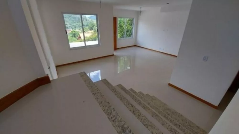 Casa à venda com 4 quartos, 130m² - Foto 4