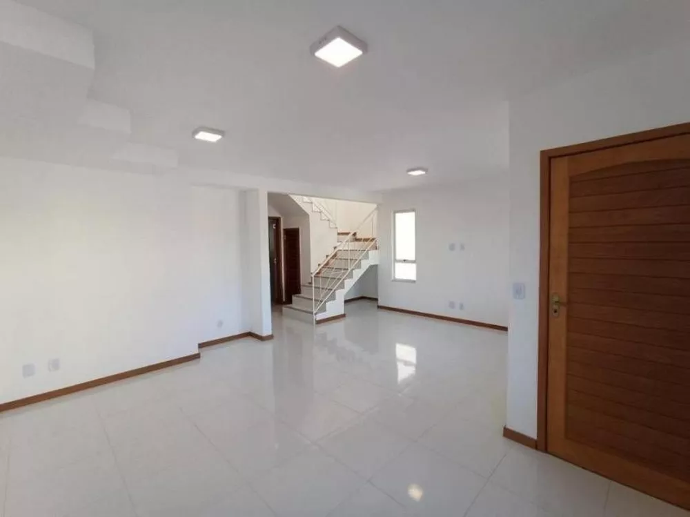 Casa à venda com 4 quartos, 130m² - Foto 3