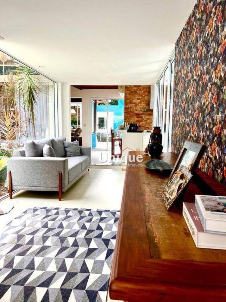 Casa de Condomínio à venda com 4 quartos, 280m² - Foto 1