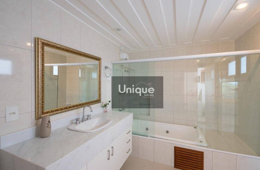 Casa à venda com 7 quartos, 706m² - Foto 1