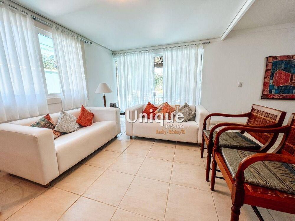Casa de Condomínio para alugar com 4 quartos, 180m² - Foto 1