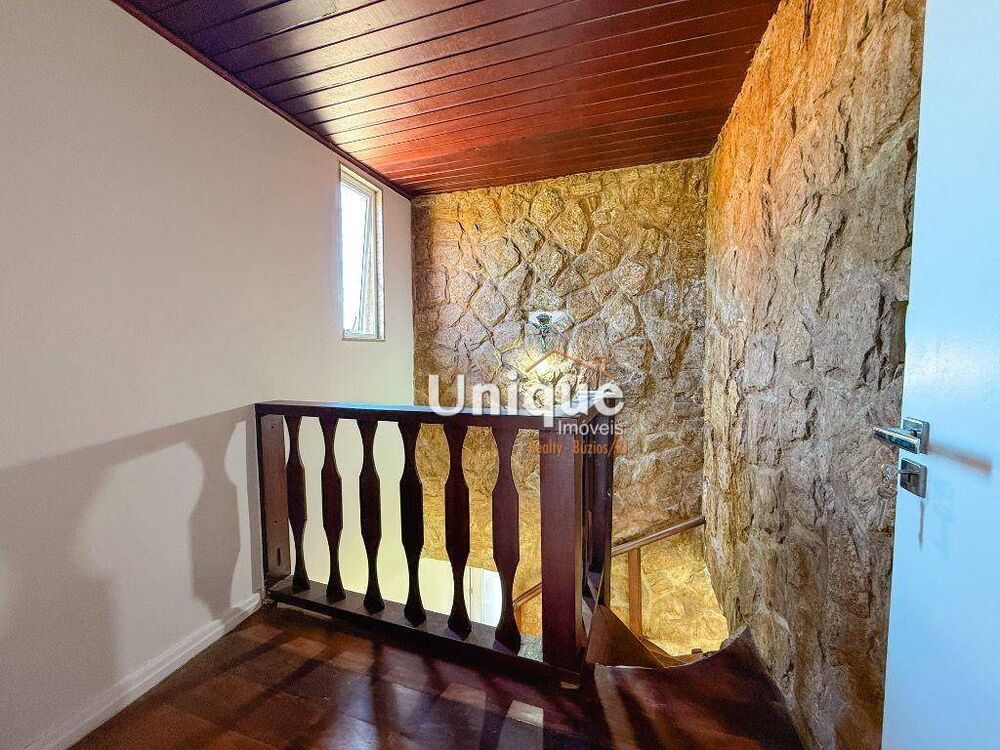 Casa, 4 quartos, 220 m² - Foto 1