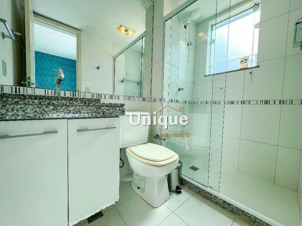 Casa de Condomínio à venda com 4 quartos, 250m² - Foto 2