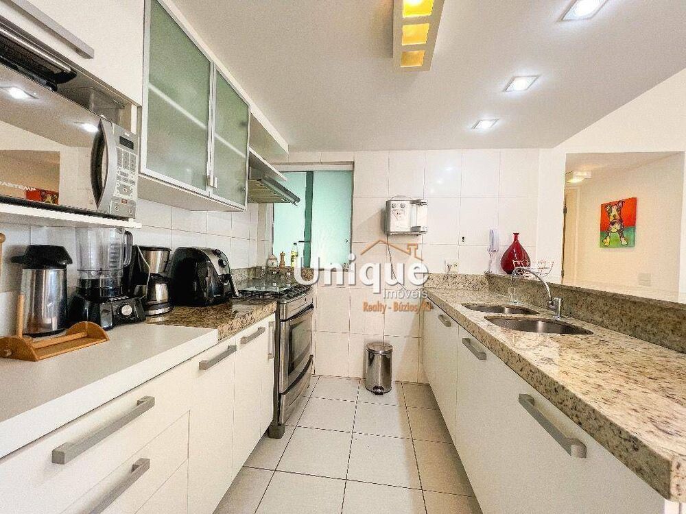 Casa de Condomínio à venda com 4 quartos, 250m² - Foto 1
