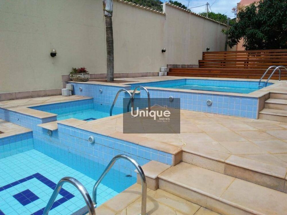 Casa, 4 quartos, 288 m² - Foto 1