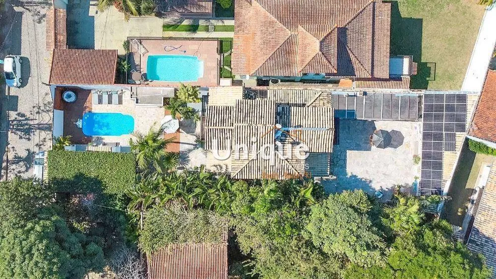 Casa, 6 quartos, 250 m² - Foto 2