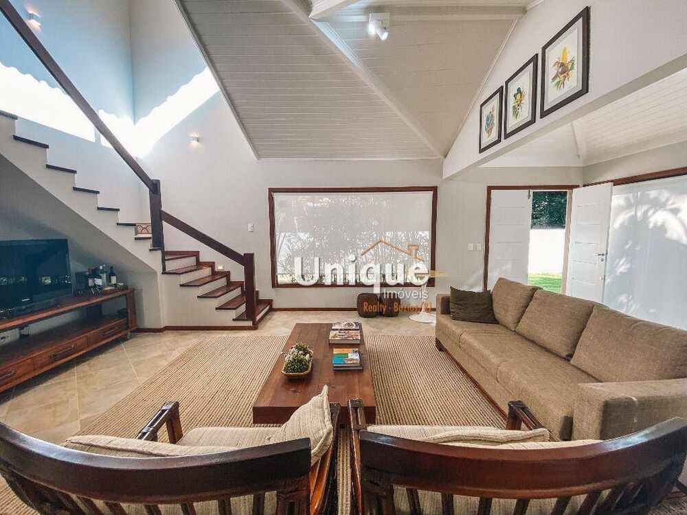 Casa de Condomínio à venda com 4 quartos, 240m² - Foto 1