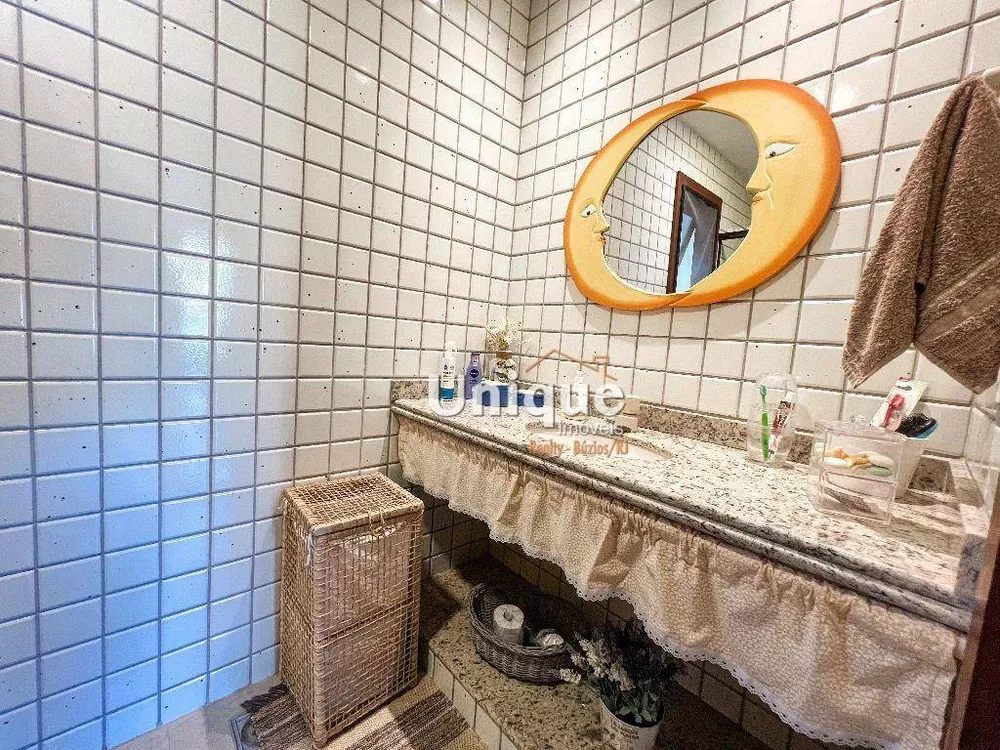 Casa, 4 quartos, 260 m² - Foto 1