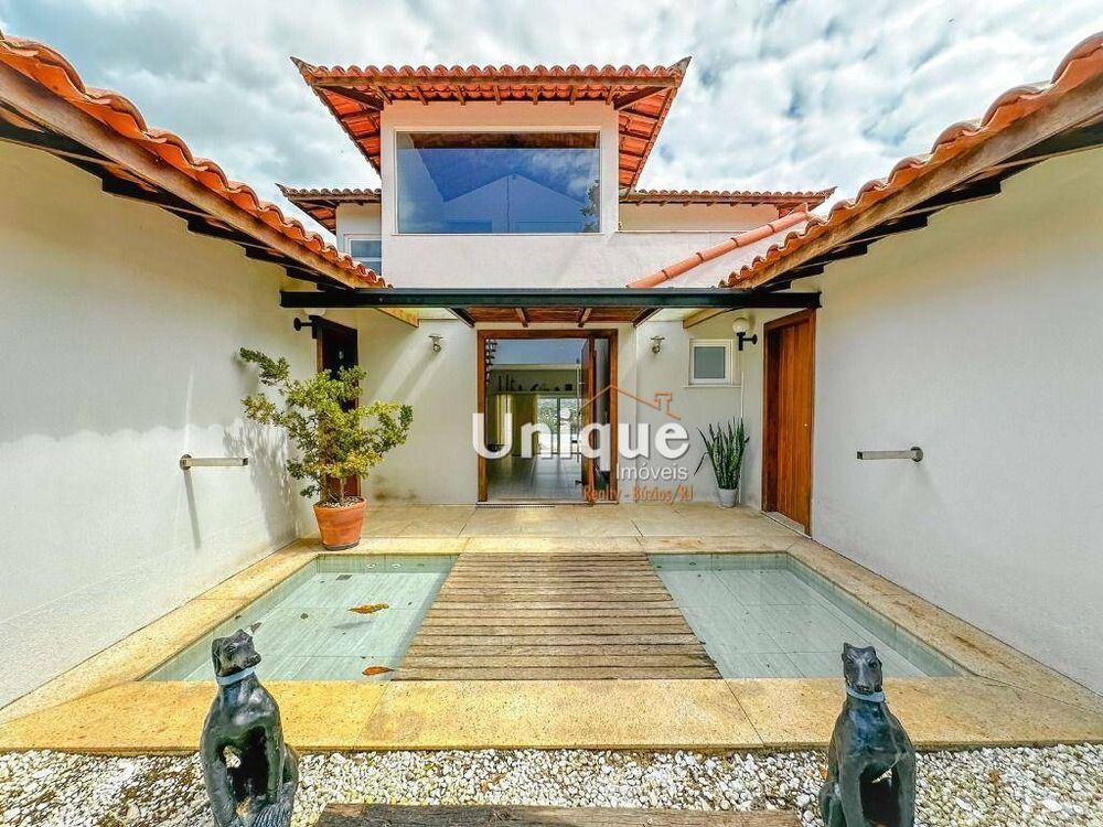 Casa à venda com 4 quartos, 218m² - Foto 1