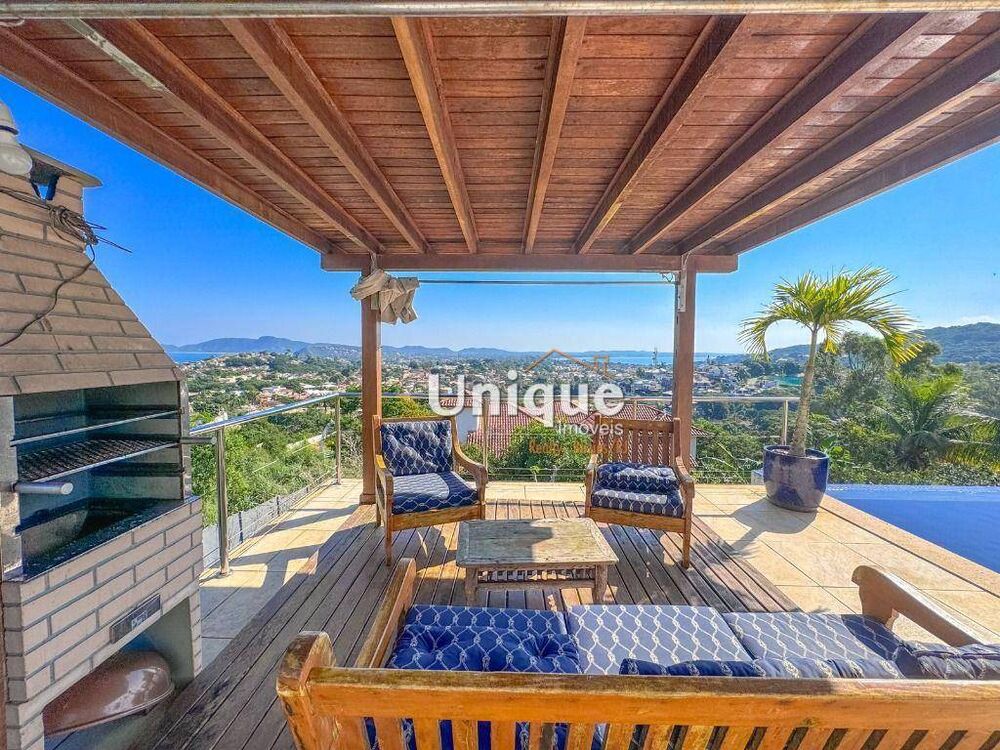 Casa à venda com 4 quartos, 218m² - Foto 2