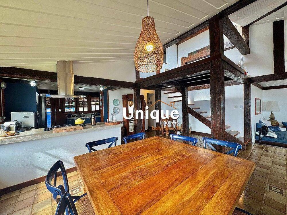 Casa à venda com 4 quartos, 220m² - Foto 1