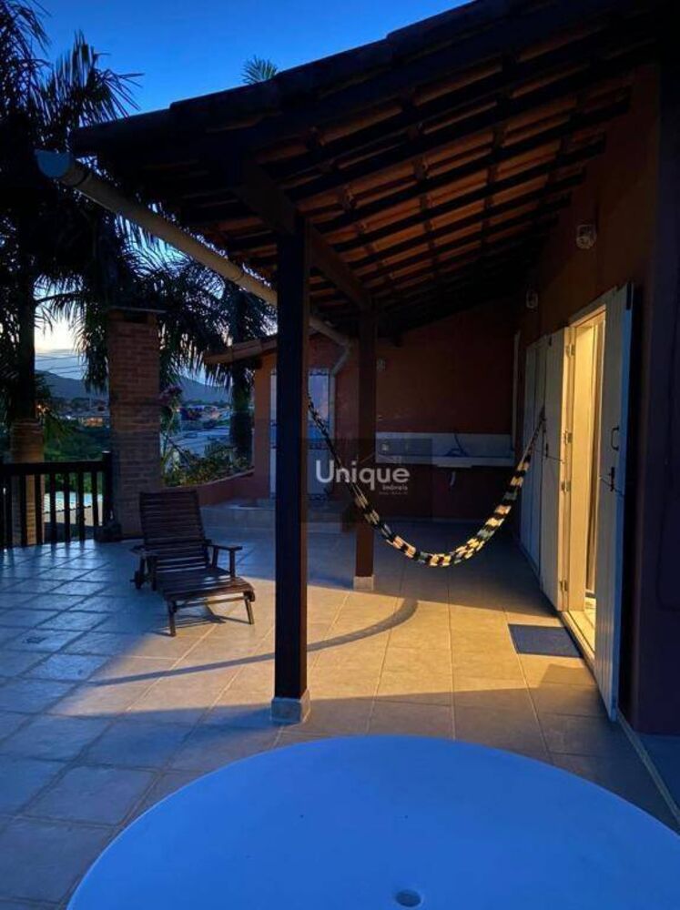 Casa à venda com 4 quartos, 300m² - Foto 2