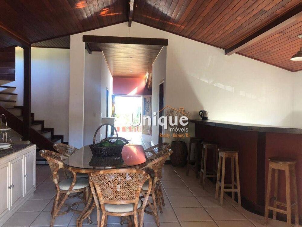 Casa, 3 quartos, 216 m² - Foto 1