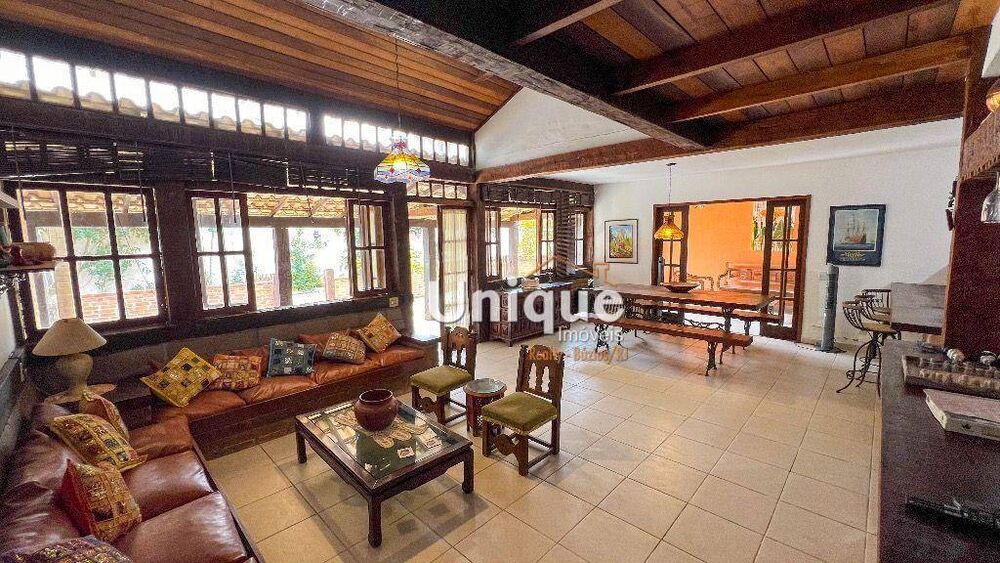 Casa de Condomínio à venda com 5 quartos, 234m² - Foto 4