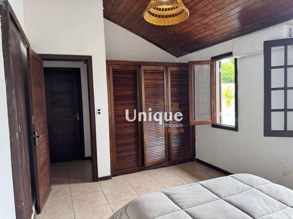 Casa à venda com 5 quartos, 240m² - Foto 2