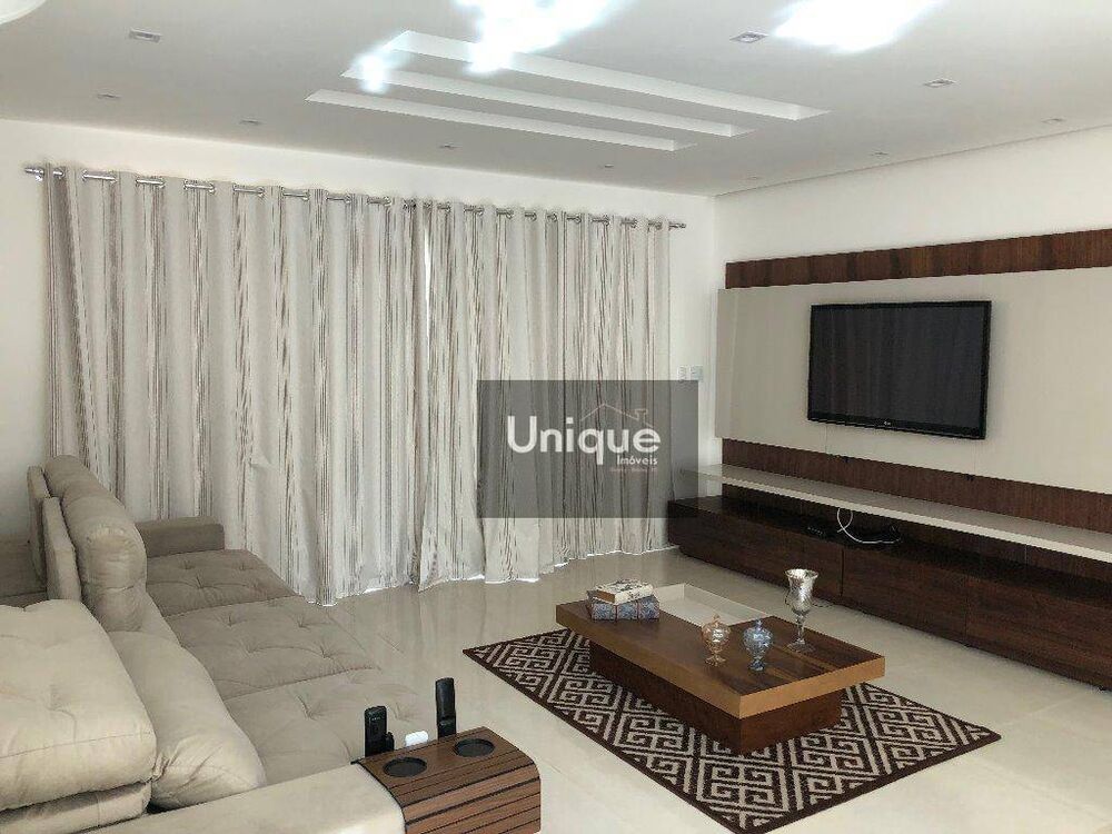 Casa de Condomínio à venda com 5 quartos, 210m² - Foto 2