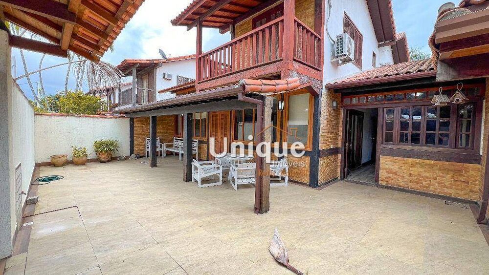 Casa de Condomínio à venda com 5 quartos, 250m² - Foto 1