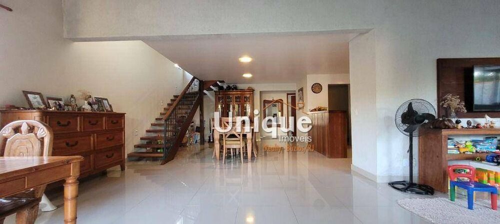 Casa à venda com 3 quartos, 250m² - Foto 3