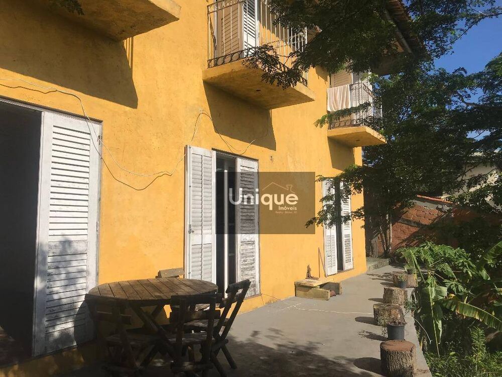 Casa à venda com 4 quartos, 250m² - Foto 2