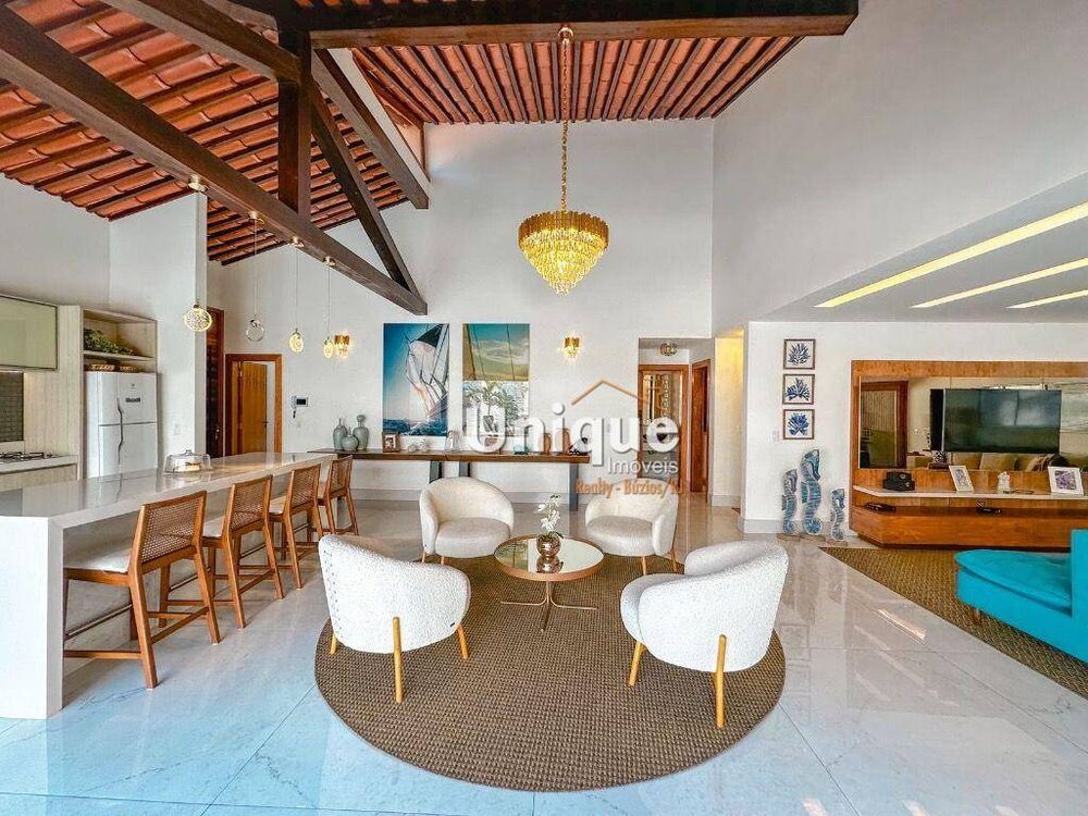 Casa à venda com 7 quartos, 360m² - Foto 1