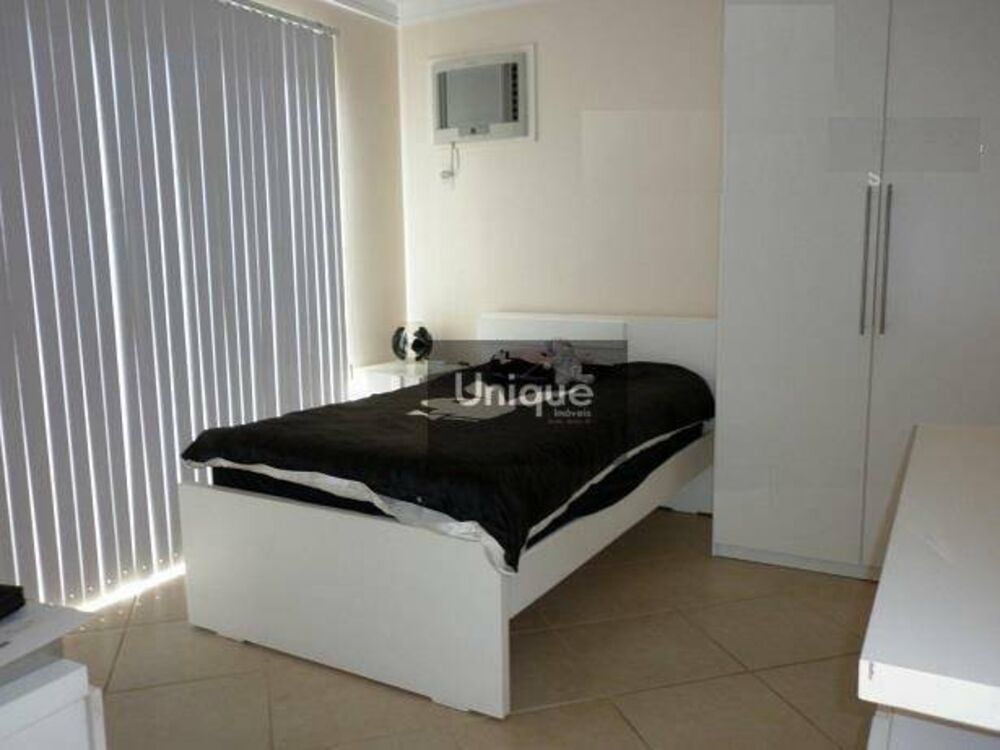 Casa à venda com 4 quartos, 300m² - Foto 7