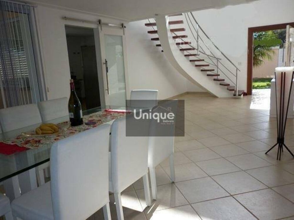 Casa à venda com 4 quartos, 300m² - Foto 4