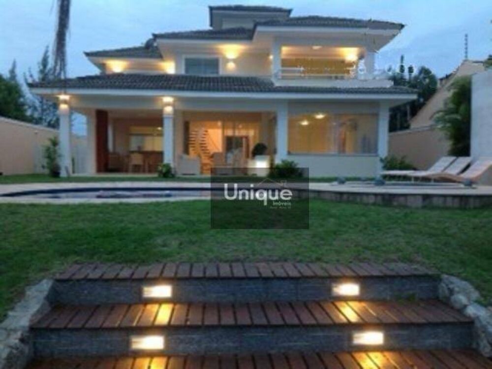 Casa à venda com 4 quartos, 300m² - Foto 1