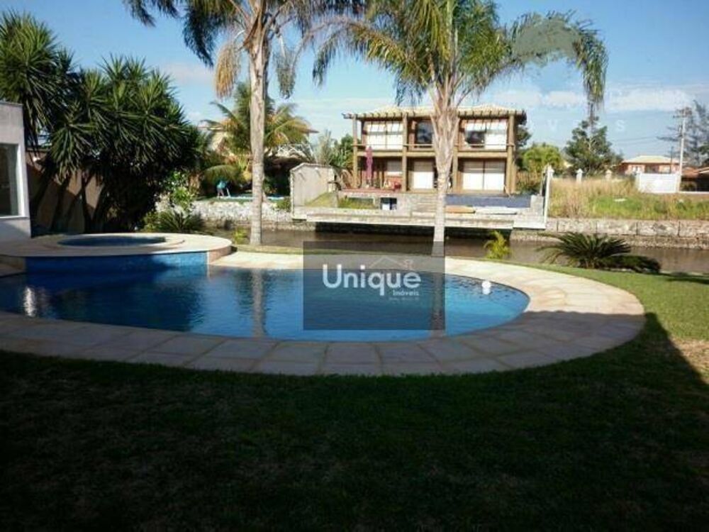 Casa à venda com 4 quartos, 300m² - Foto 2