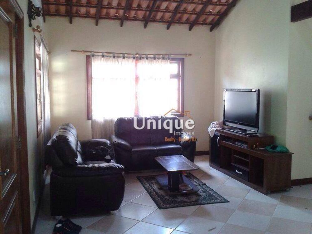 Casa à venda com 3 quartos, 300m² - Foto 2