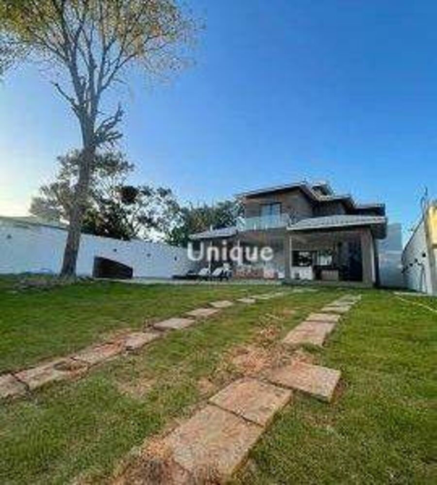 Casa de Condomínio à venda com 4 quartos, 200m² - Foto 1