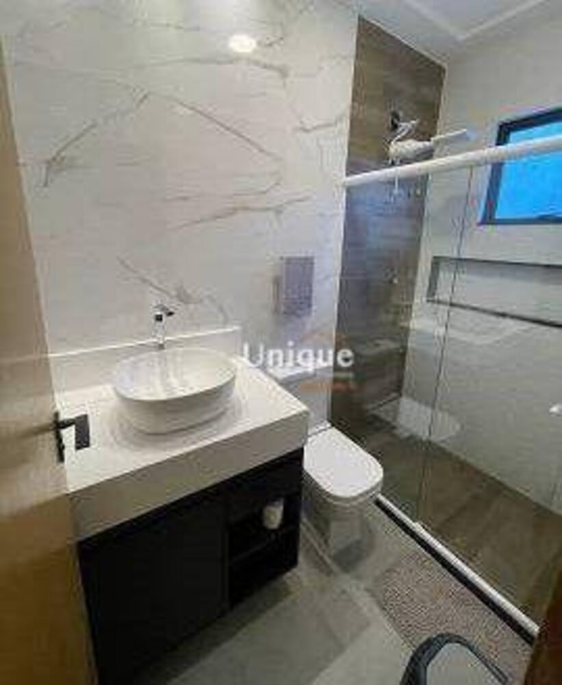 Casa de Condomínio à venda com 4 quartos, 200m² - Foto 2