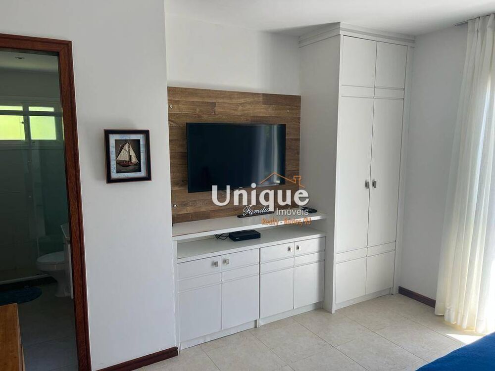 Casa de Condomínio à venda com 4 quartos, 240m² - Foto 2