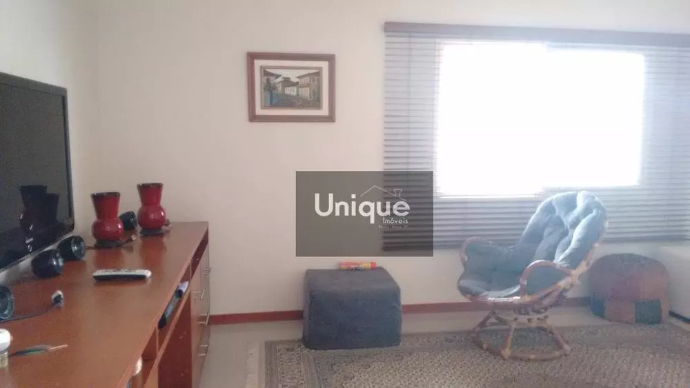 Casa, 4 quartos, 360 m² - Foto 1