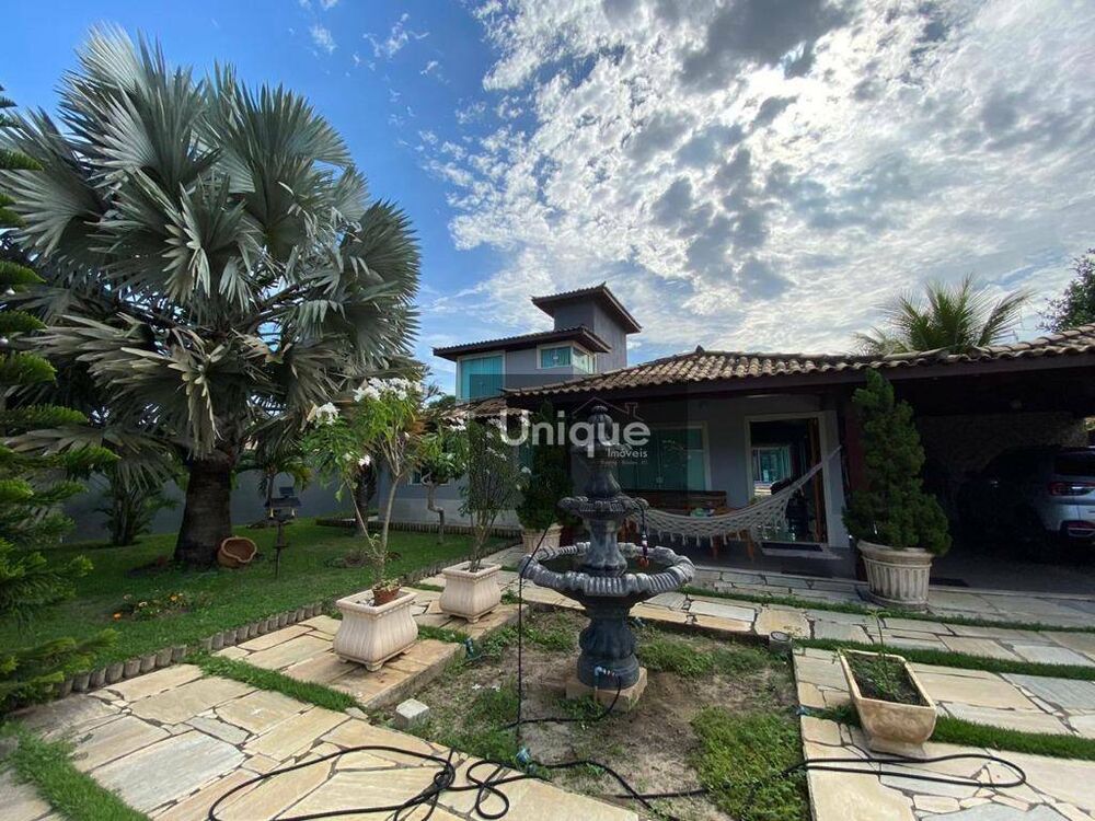Casa à venda com 3 quartos, 300m² - Foto 1