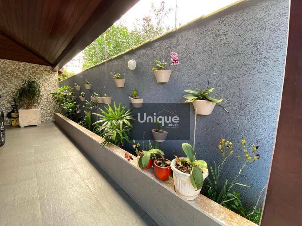 Casa à venda com 3 quartos, 300m² - Foto 4