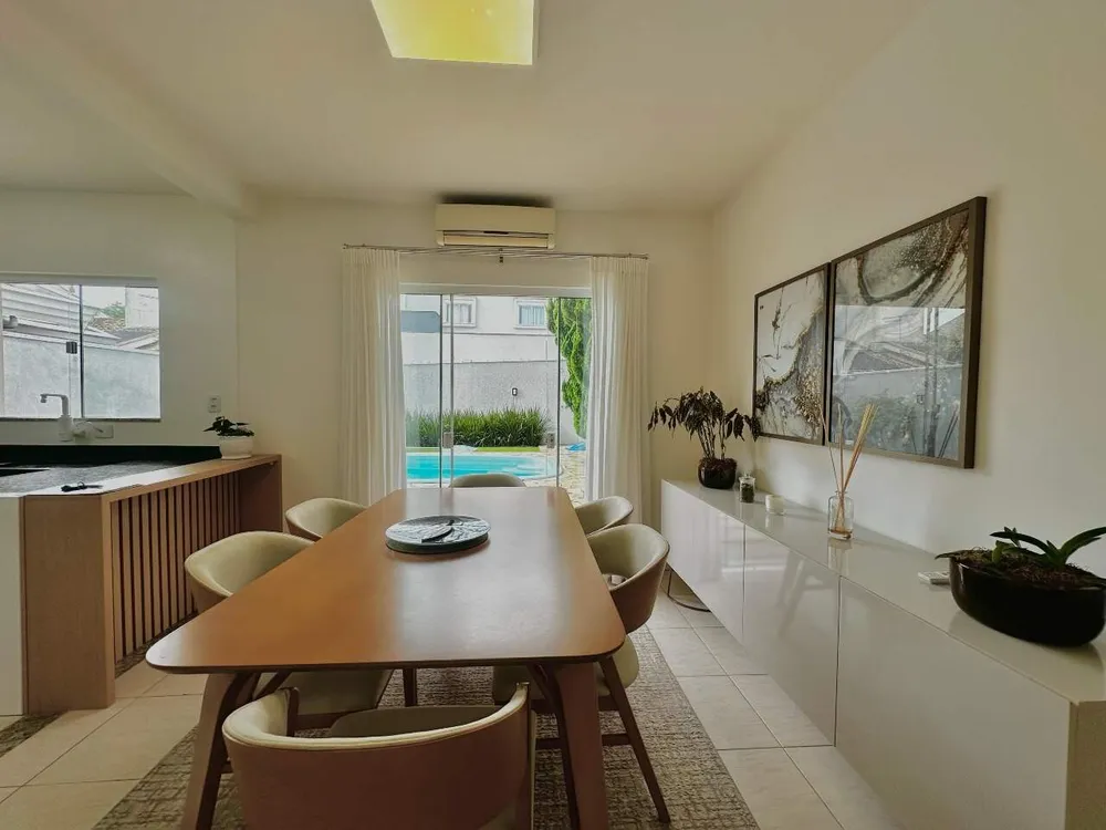 Casa, 3 quartos, 196 m² - Foto 2