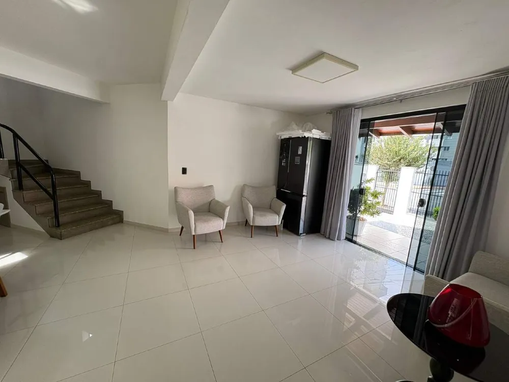 Sobrado, 3 quartos, 230 m² - Foto 1