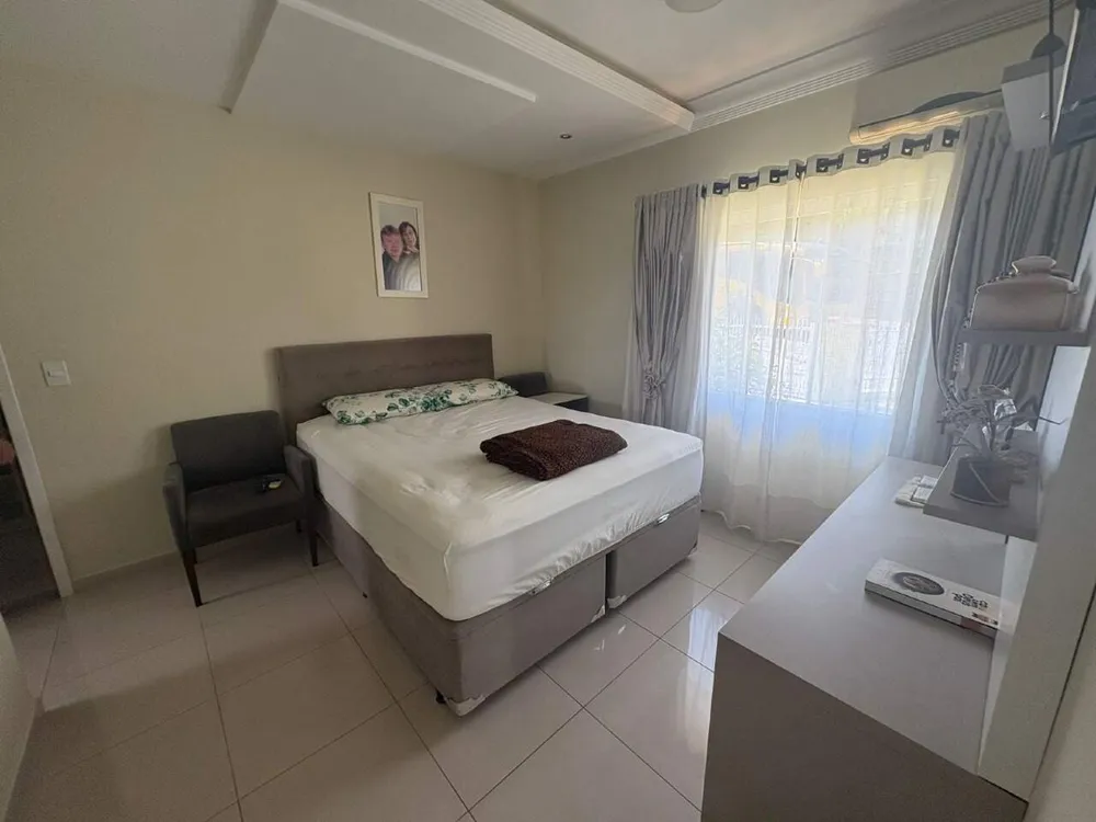 Casa, 3 quartos, 232 m² - Foto 3