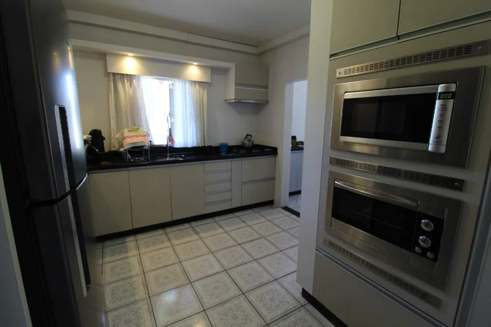 Casa, 3 quartos, 207 m² - Foto 1