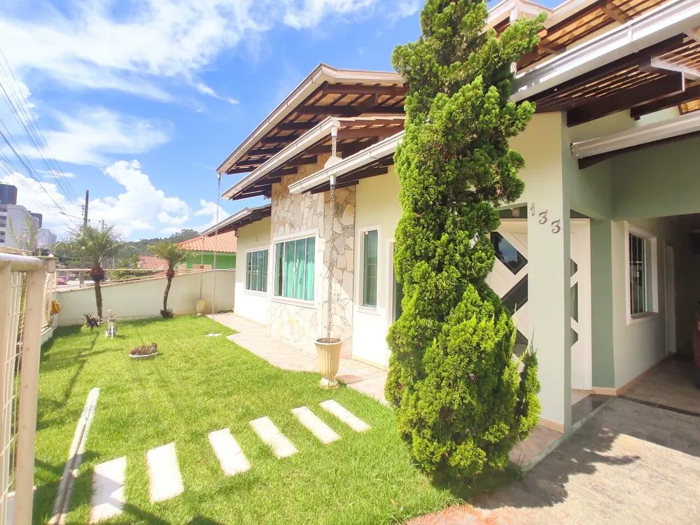 Casa, 3 quartos, 199 m² - Foto 1
