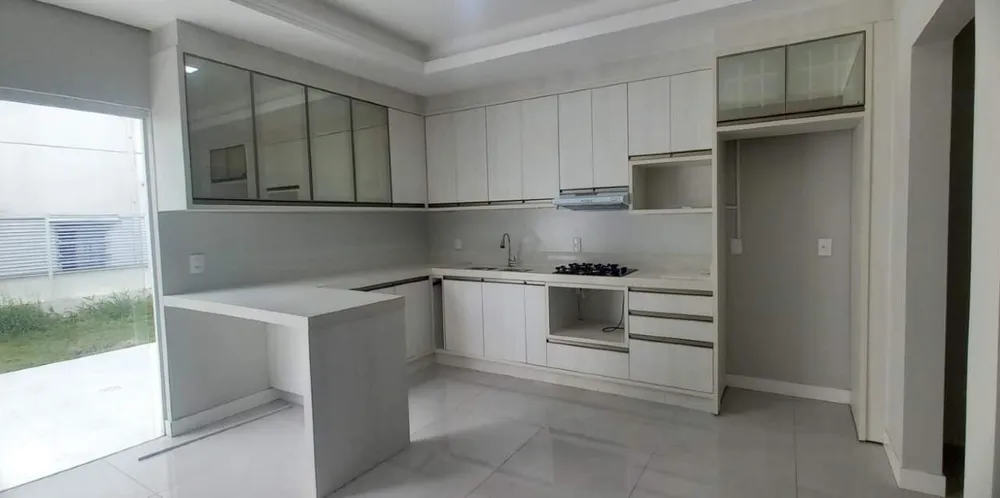 Casa, 3 quartos, 169 m² - Foto 1